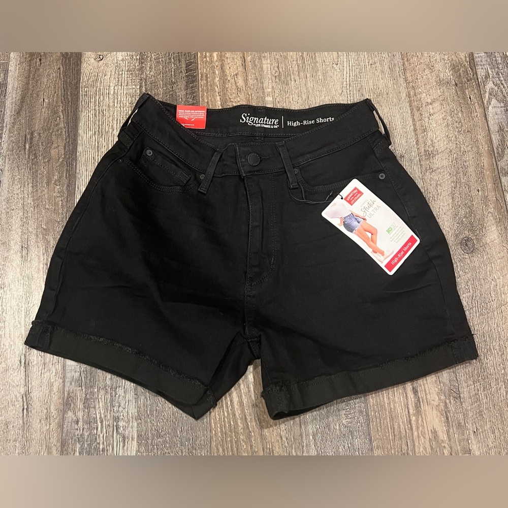 Levi's Black Signature High Rise Shorts Size 6 NEW!